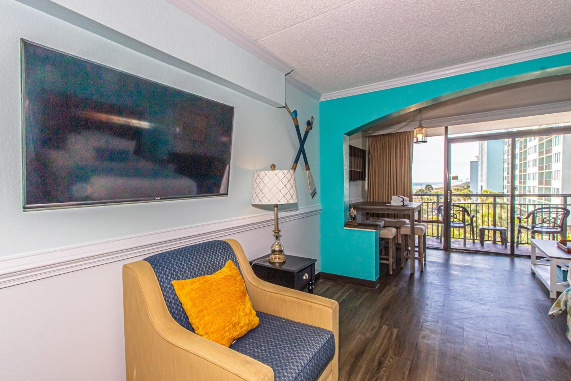 Oversized Ocean View Queen Suite With Beautiful Fireplace And Accents - Sleeps 4 Guests! 默特尔比奇 客房 照片
